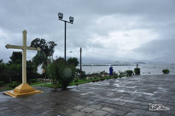 Vista do pátio da igreja matriz de Antonina, cidade histórica no litoral do Paraná